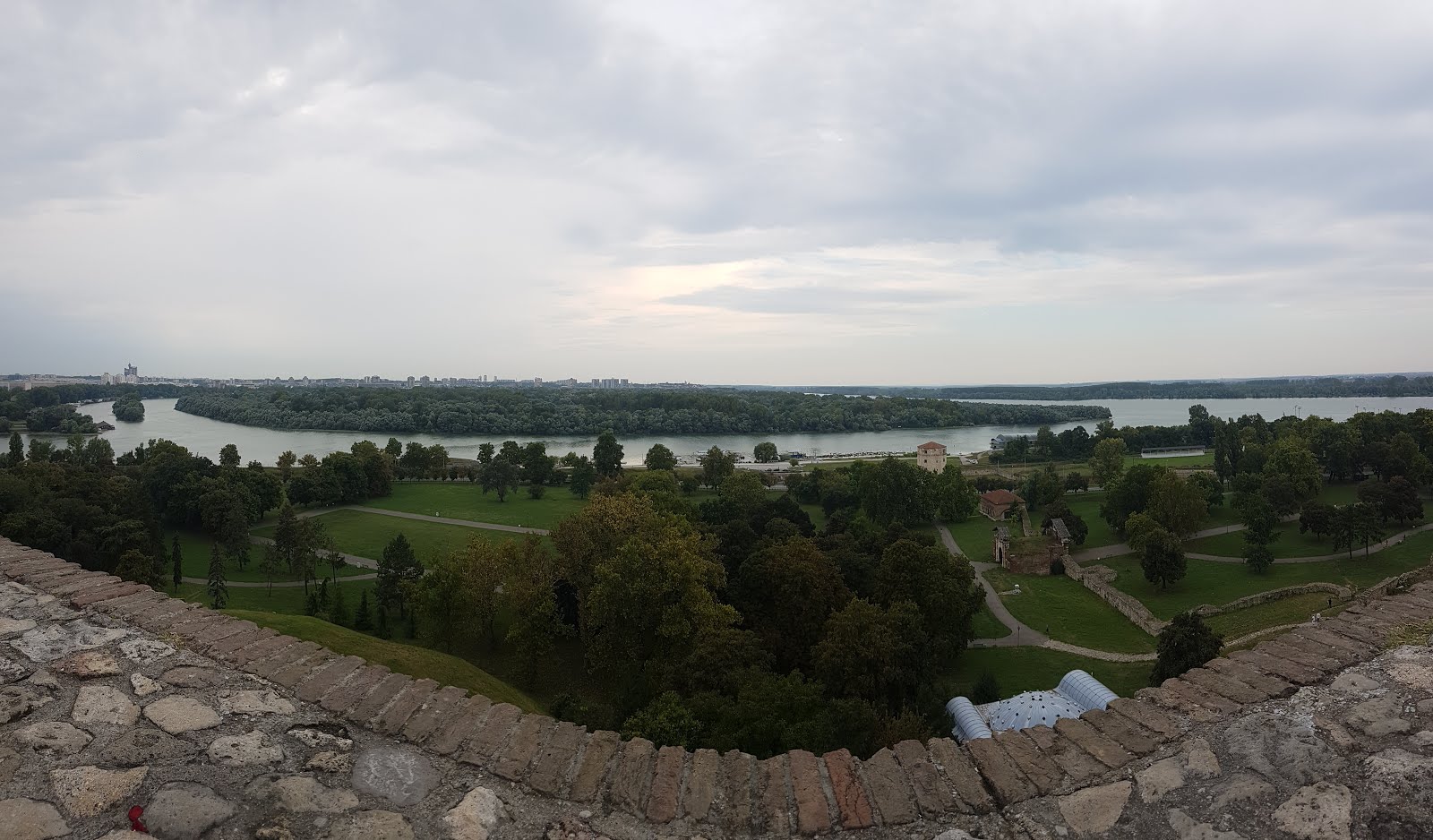Pogled s Kalemegdana na Ratno ostrvo i Kulu Nebojša 