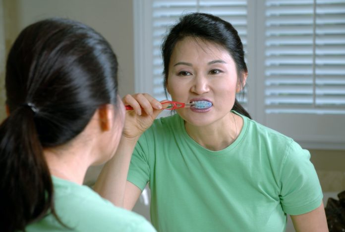Pravilno pranje zuba; Foto National Cancer Institute unsplash.com